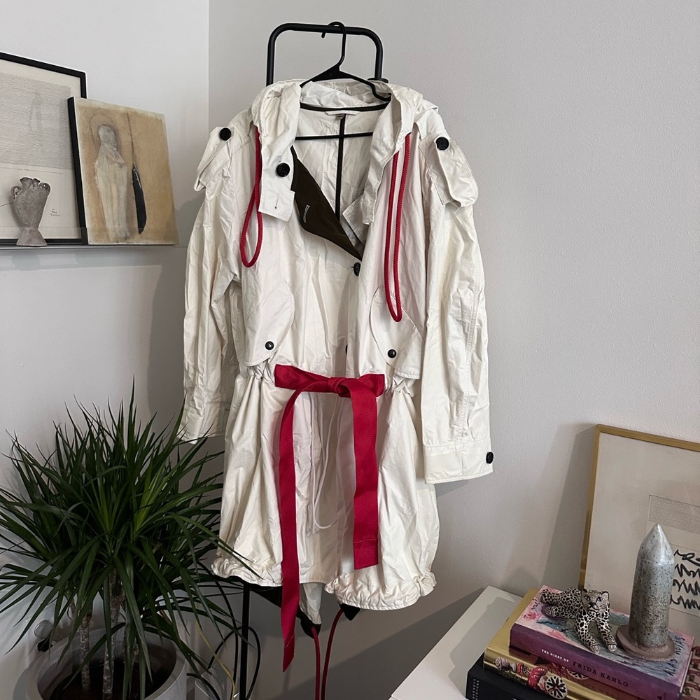 Burberry runway lake hall lambskin white jacket